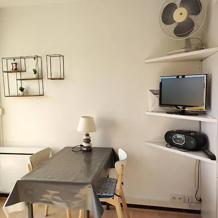 2 Etoiles Avec Loggia Et Proche Des Thermes - Fr-1-571-52 *