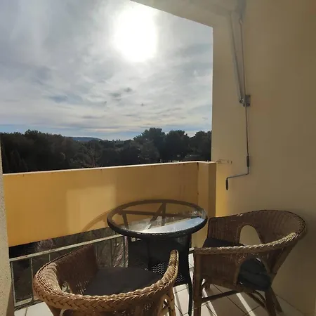 2 Etoiles Avec Loggia Et Proche Des Thermes - Fr-1-571-52 * Balaruc-les-Bains