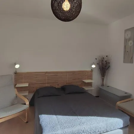 Appartement 2 Etoiles Avec Loggia Et Proche Des Thermes - Fr-1-571-52 Balaruc-les-Bains