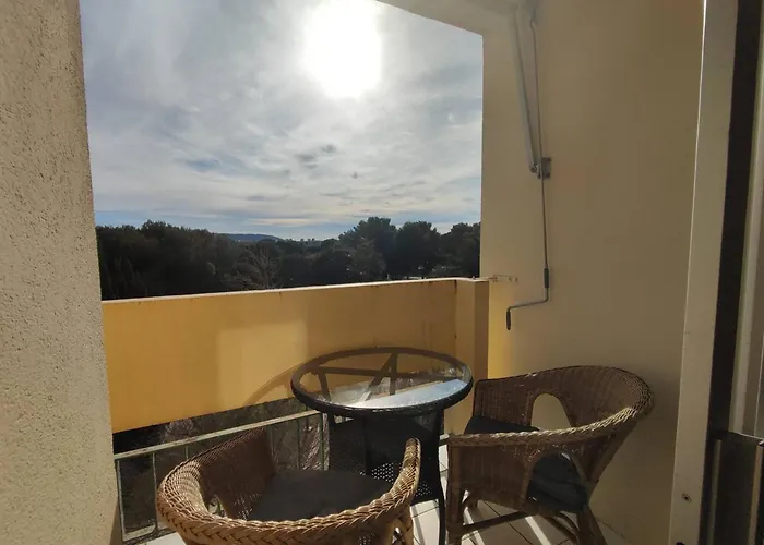 2 Etoiles Avec Loggia Et Proche Des Thermes - Fr-1-571-52 * バラルック・レ・バン